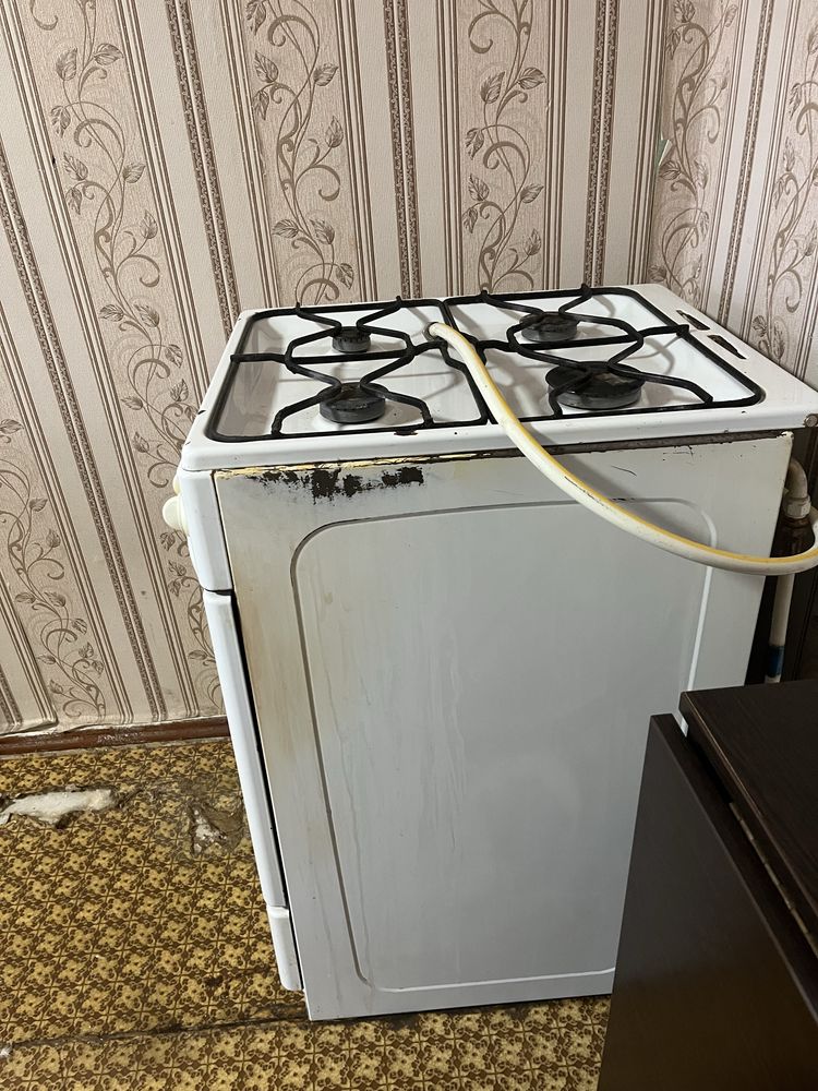 Продам газовую плиту