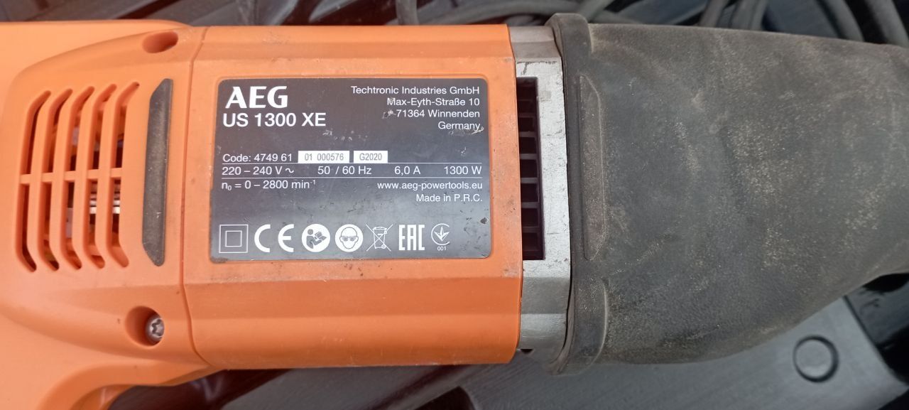 Сабельная пила АEG US 1300 XE