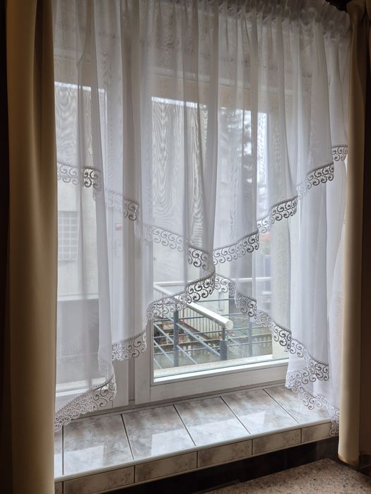 Firana woalowa z kornkową gipiurą