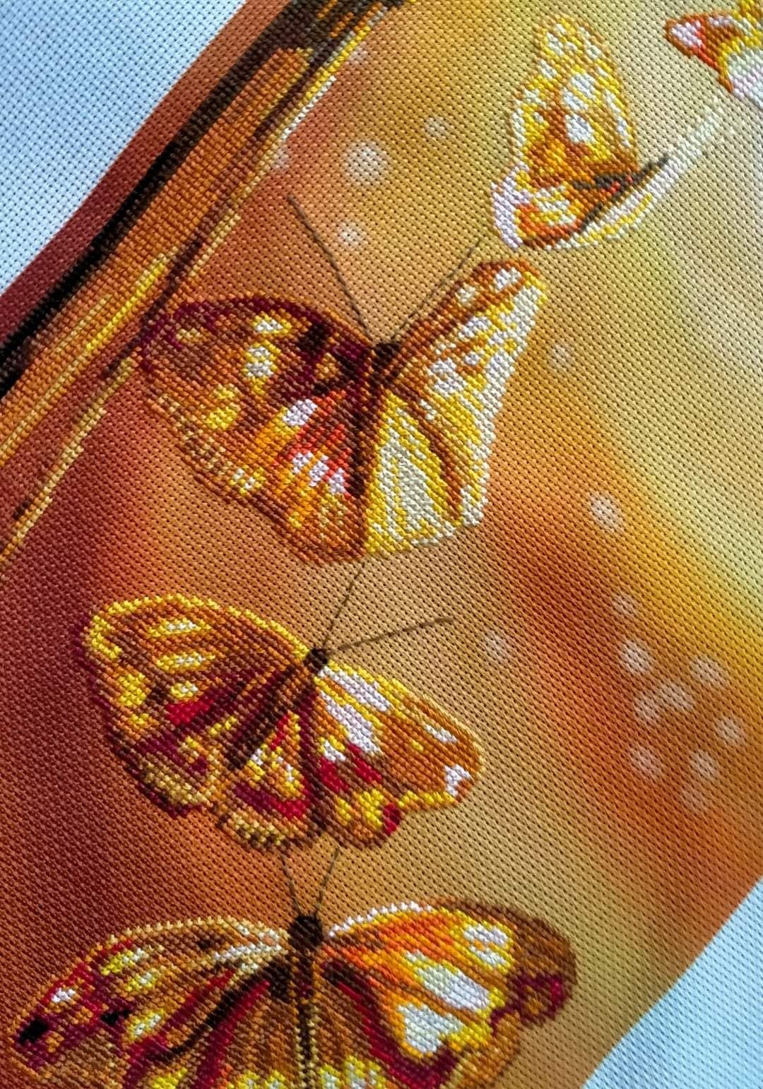 Продам вишиту картину  " Метелики "