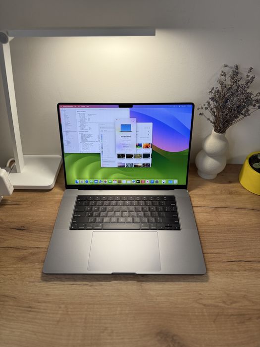 MacBook Pro 16 2021 32GB 1TB Space 92%