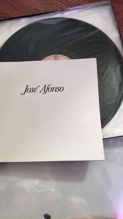 José Afonso caixa 3lps discos como novos
José Afonso selado
50€
Novo e