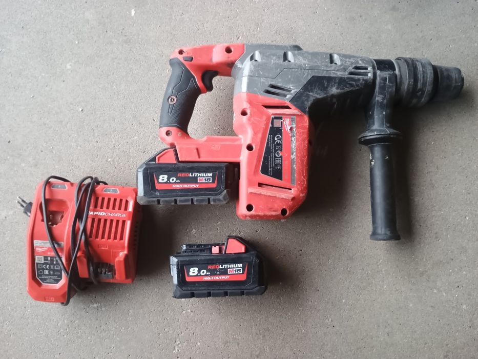 Młot udarowo-obrotowy Milwaukee M18 CHM 2 aku 8,0 ah 18 V