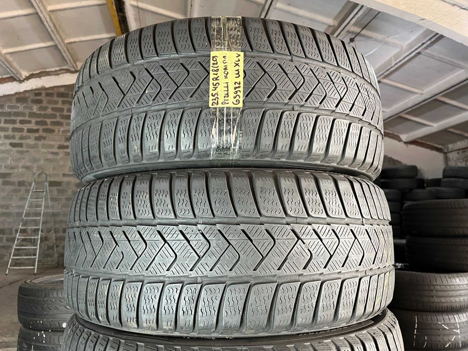 GS982 Зимові шини 235/45r18 Pirelli Sottozero 3 комплект резини р18