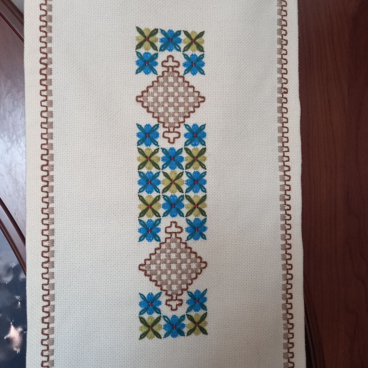 Bieznik tkany i haftowany   z okresu Prlu  cepelia 34 x 71