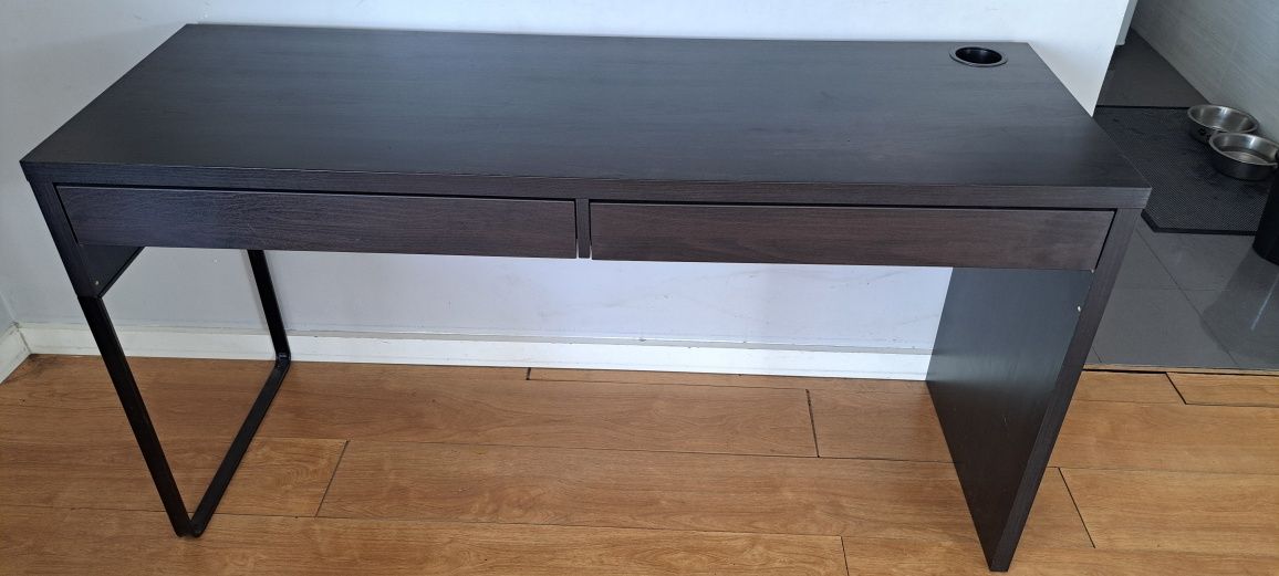 Secretária Ikea.