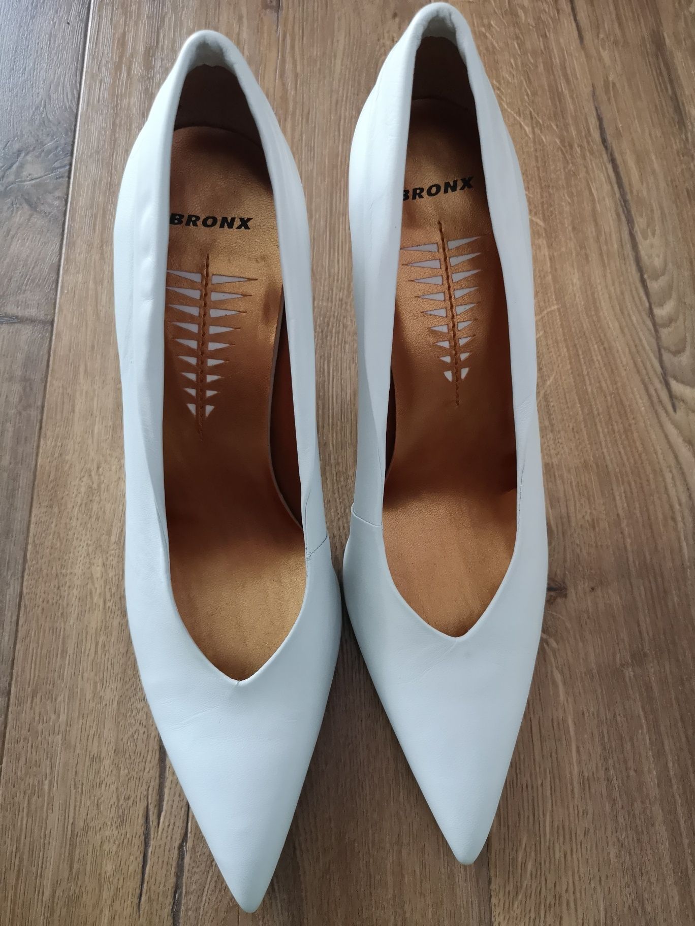Buty szpilki Bronx skóra nowe rozm. 9 - 40-40,5