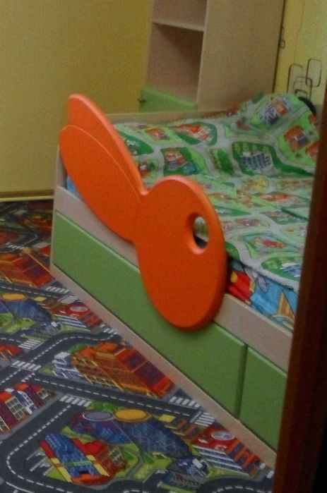 Ліжко з матрацем (дитяче) розмір 90*190