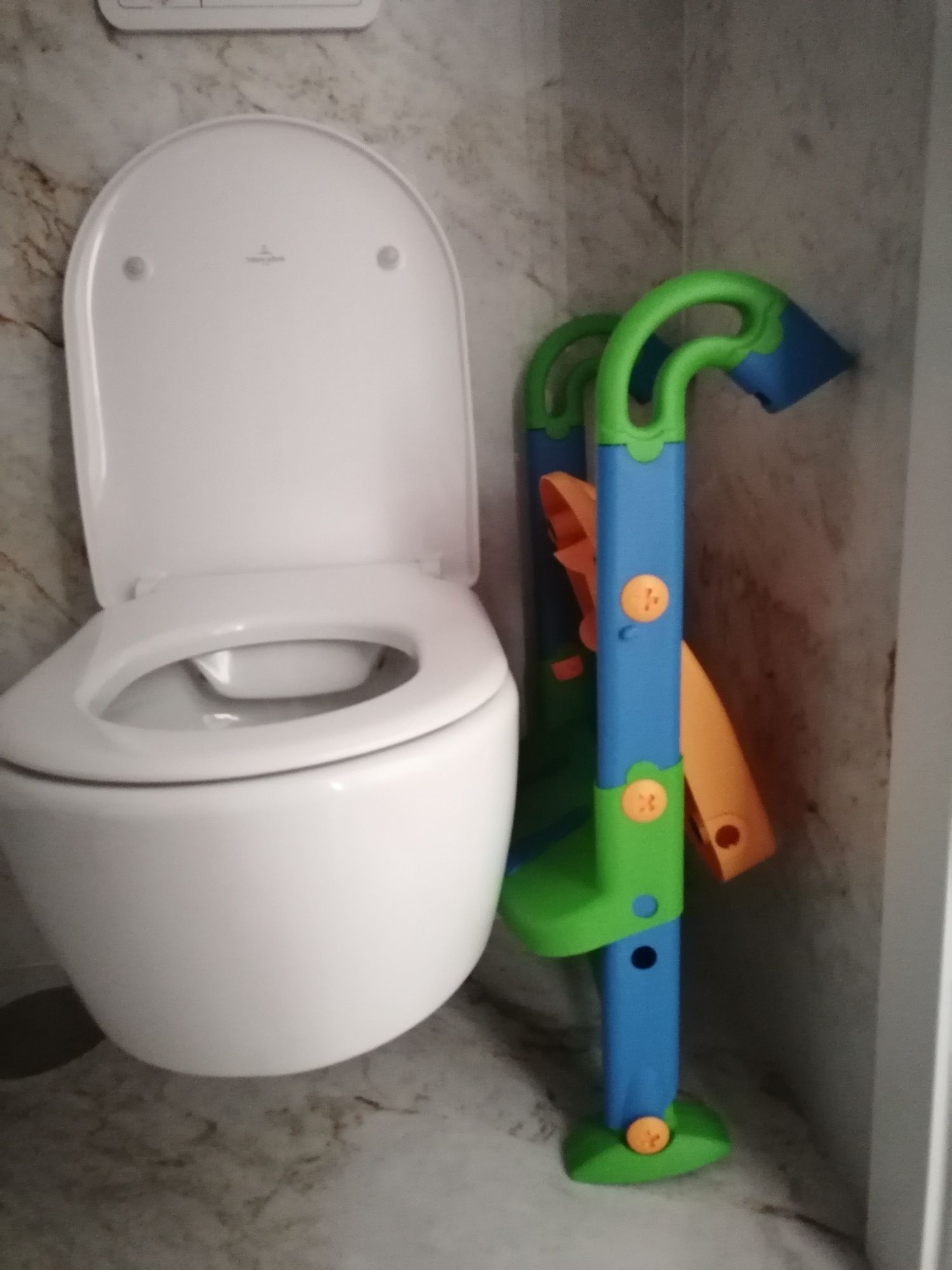 Redutor de sanita com escada para criança