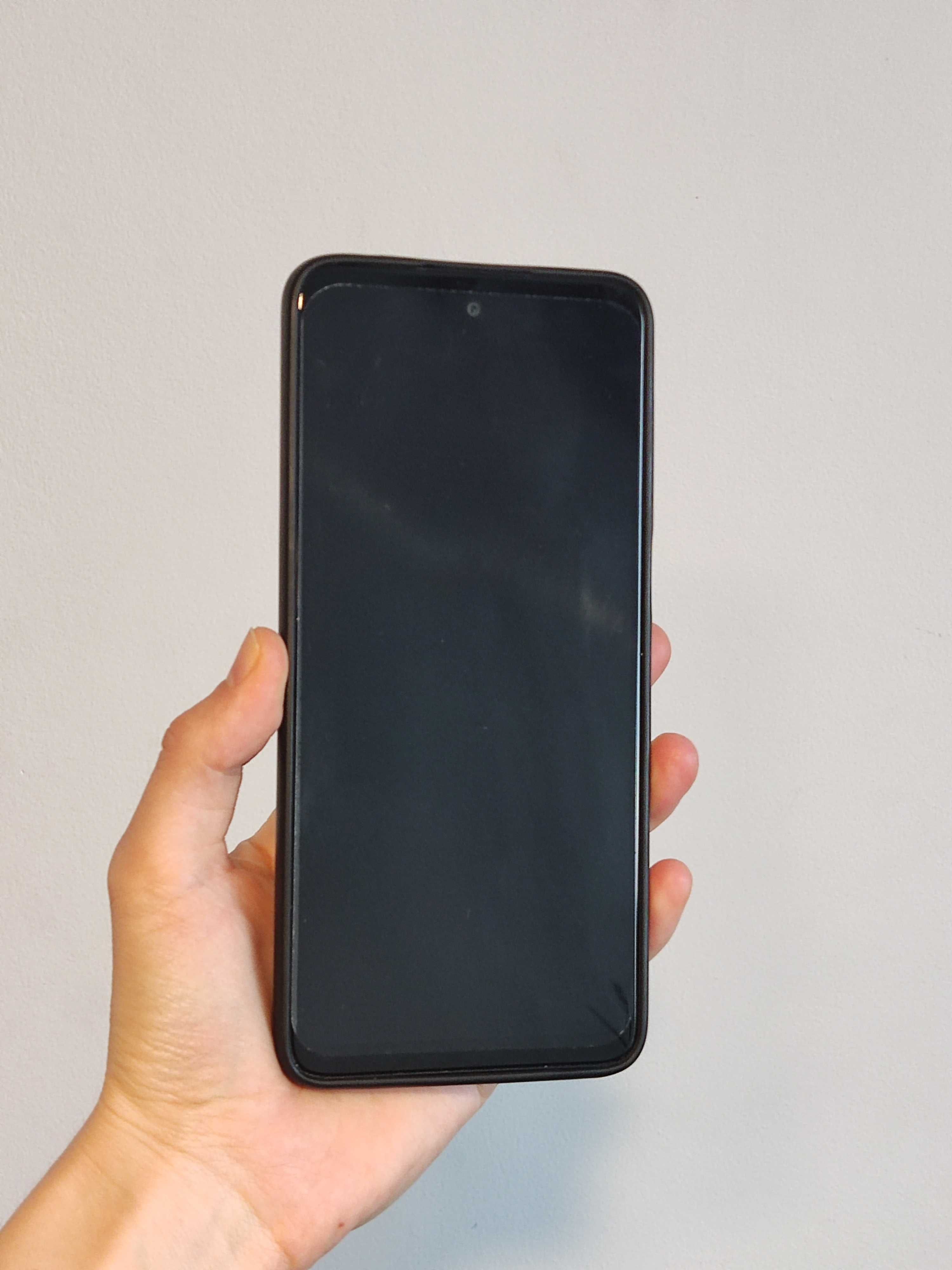 Telefon Motorola e32s, 32 GB - w zestawie (szkło + etui + ładowarka)