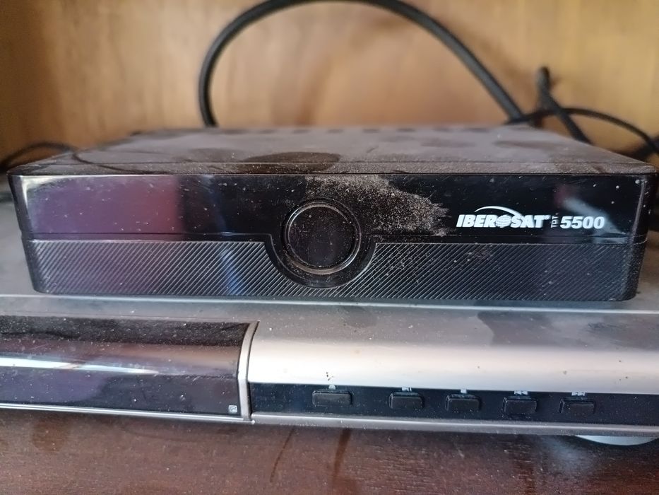 Televisão com tdt e dvd tudo em bom estado e a funcionar