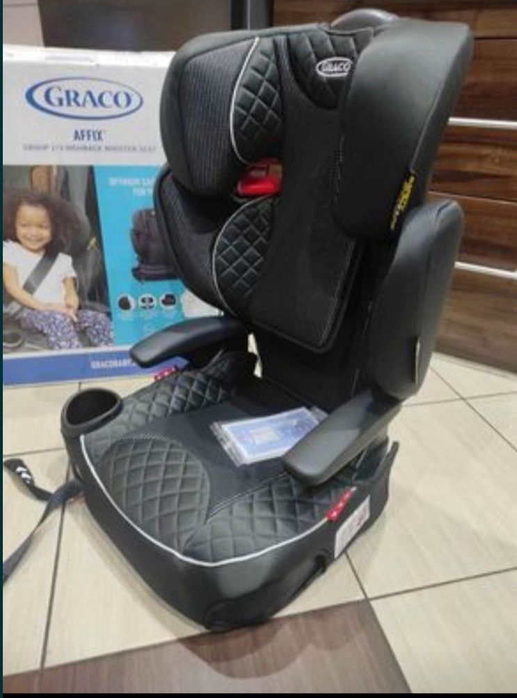 Nowy fotelik samochodowy dla dzieci 15-36kg, ADAC.