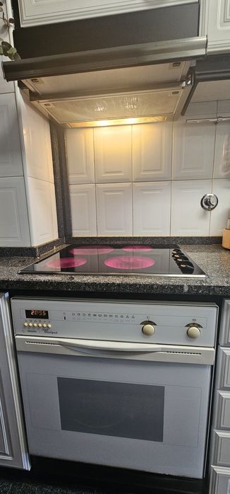Placa vidro-cerâmica + forno + exaustor
