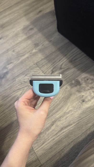 Щітка  пуходерка для котів та собак