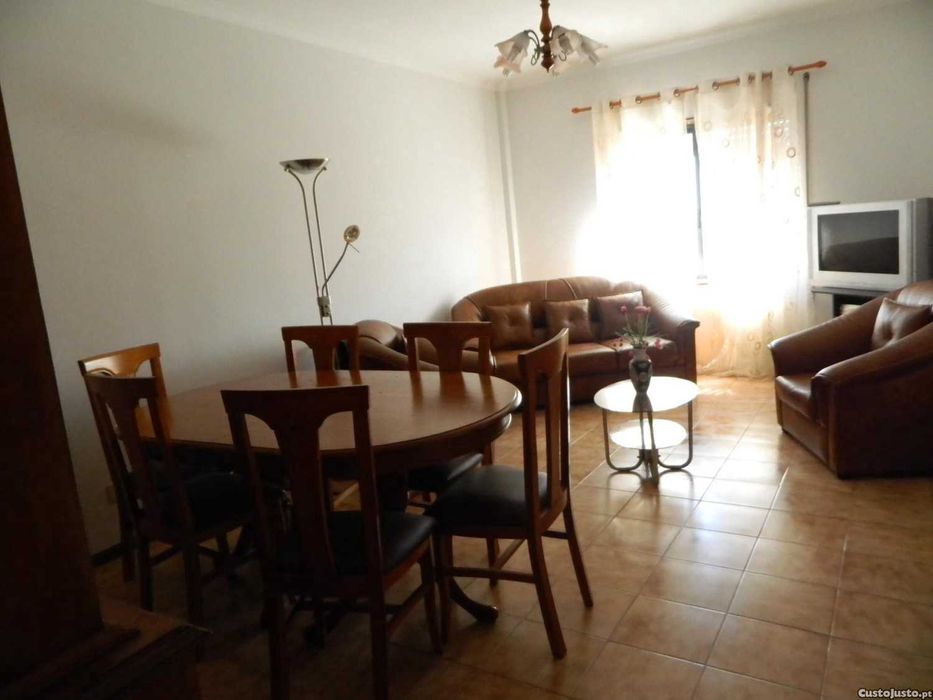 Arenda-se apartamento T2