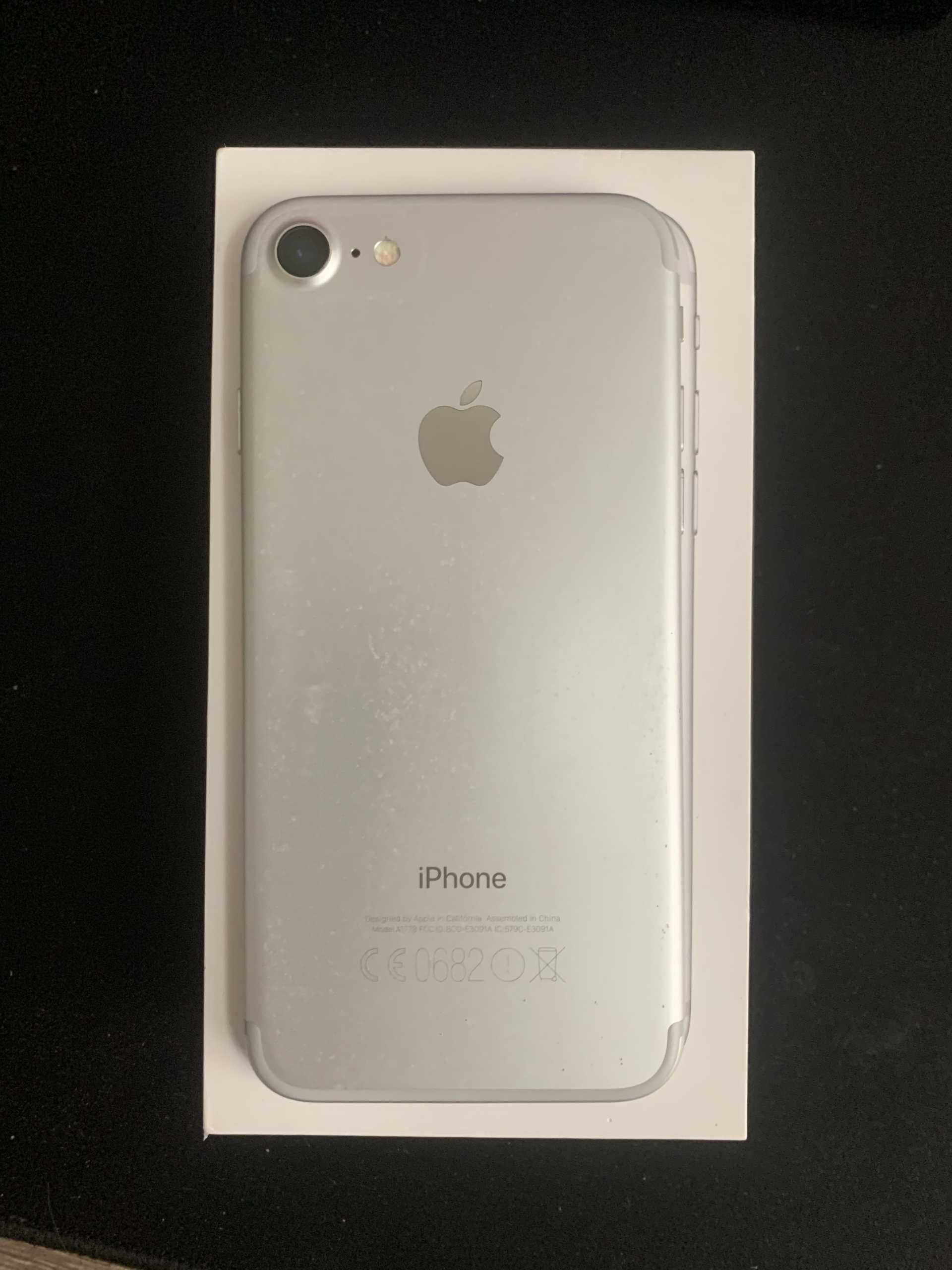 Apple iPhone 7 srebrny