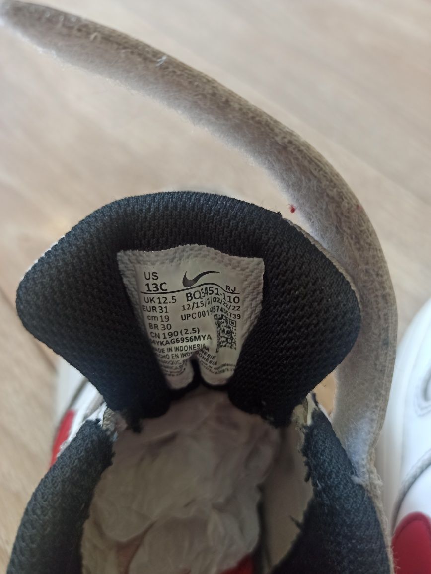 Дитячі кросівки Nike. розмір31 по устілкі 19 см