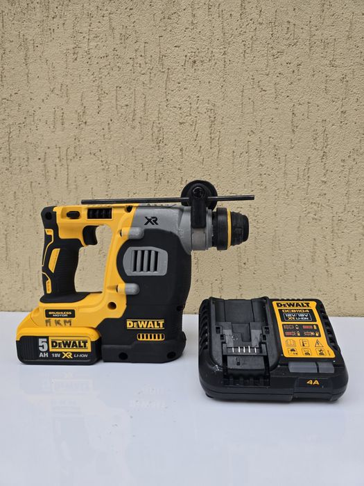 Перфоратор Dewalt DCH273