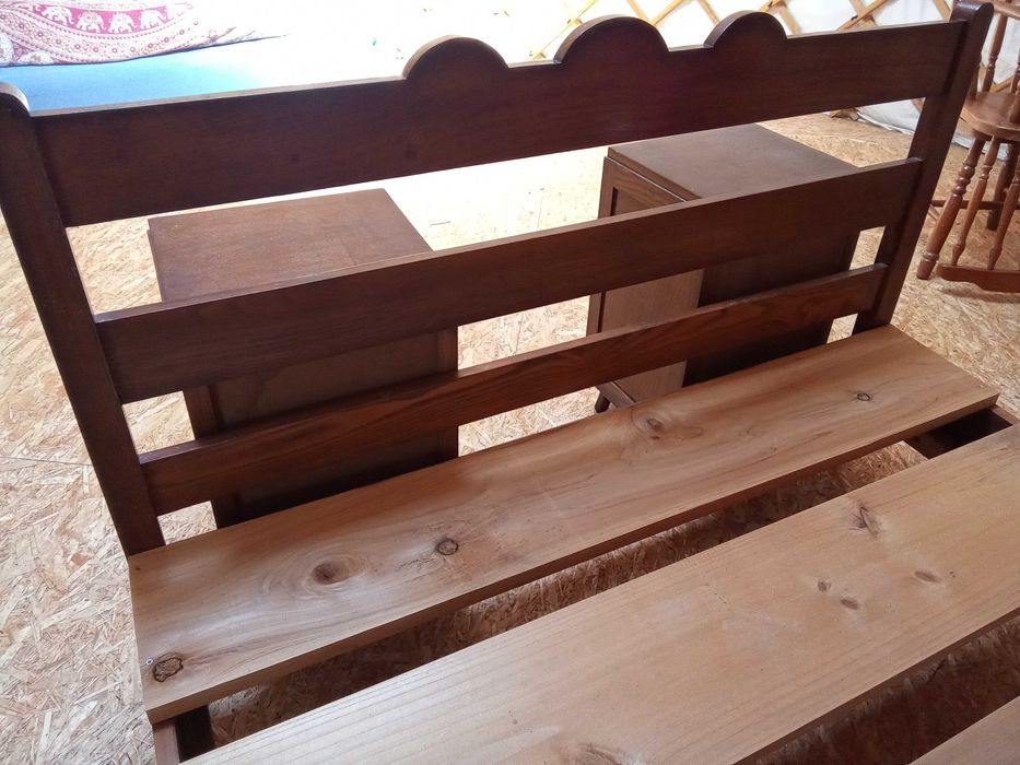 Cama de Corpo e Meio em Madeira