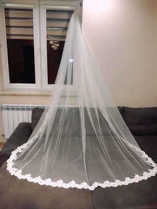 Welon długi koronkowy 260 cm .