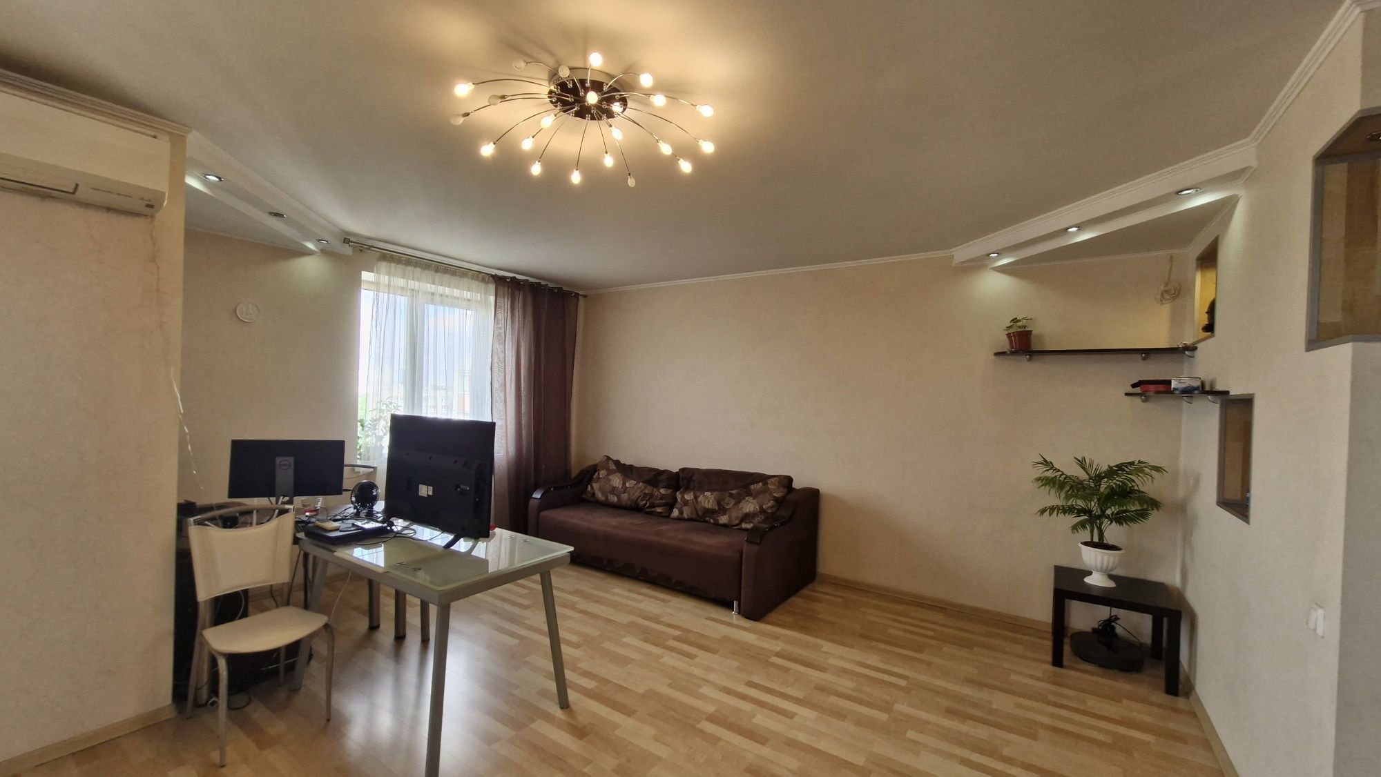 Продам квартиру  73 м3 на Вузовском дом 2007 г.п. (кирпичный дом)