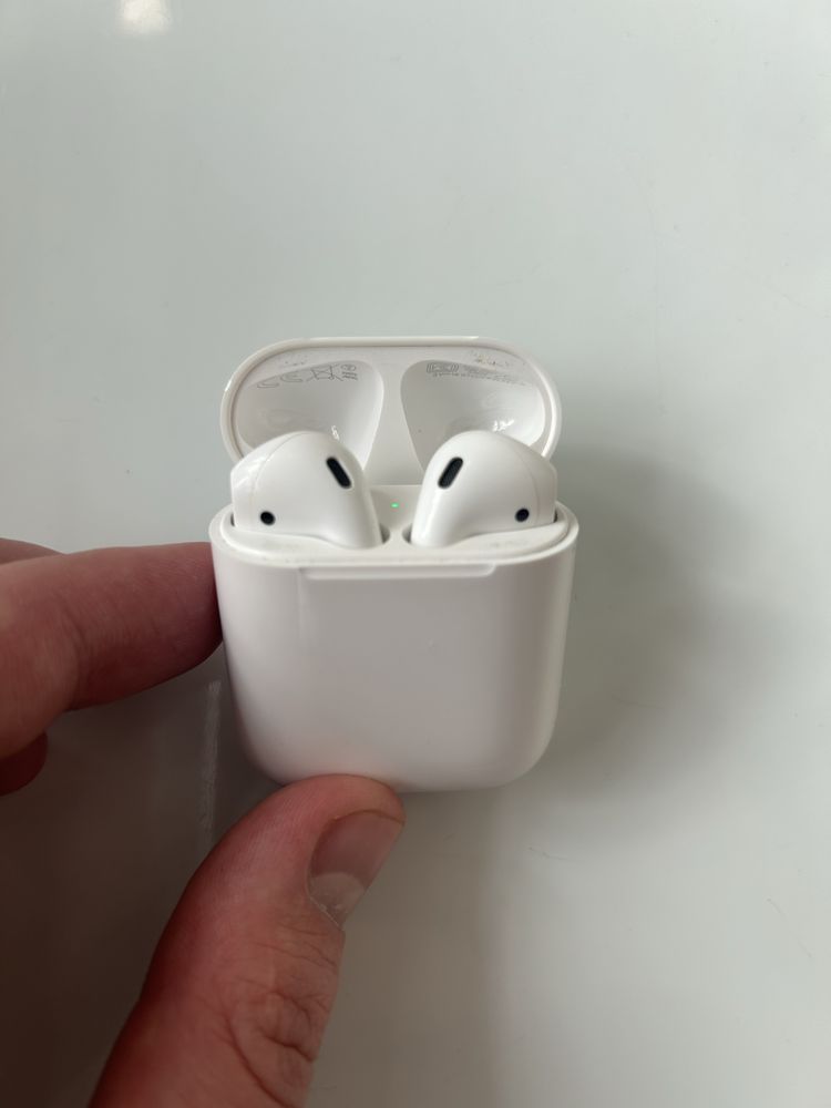 Навушники Apple AirPods 2. Оригінал. Відмінний стан. Проблема з акумом