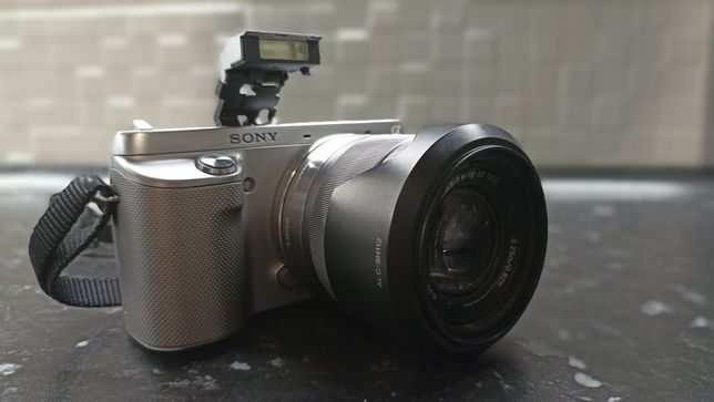Sony nex-f3 беззеркалка + объектив 18-55мм Kit