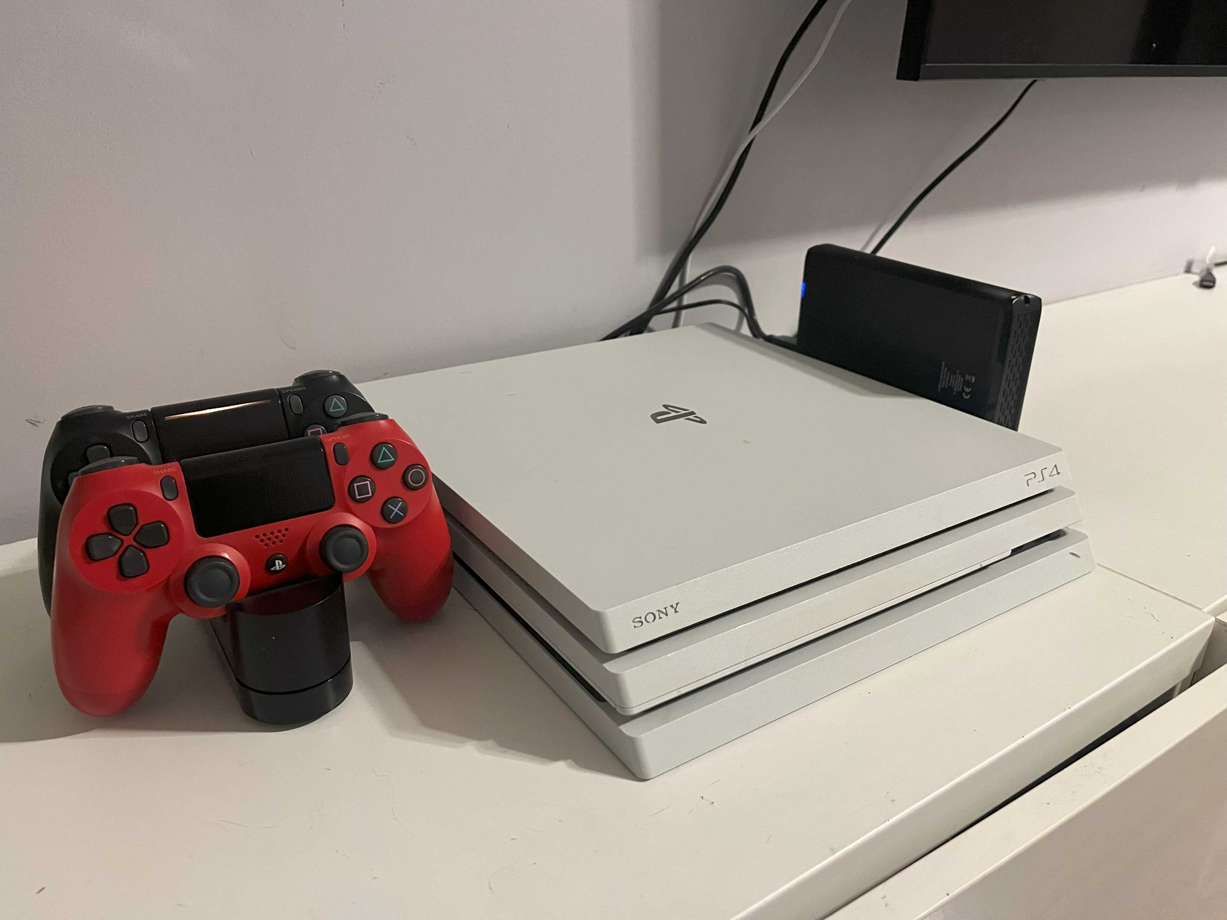 PS4 Pro 1TB + dysk zewnętrzny 3TB + stacja dokująca + pad + 5 gier