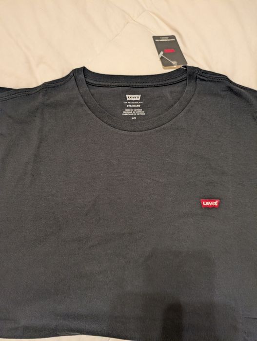 T-shirt Levi's TAM L preta