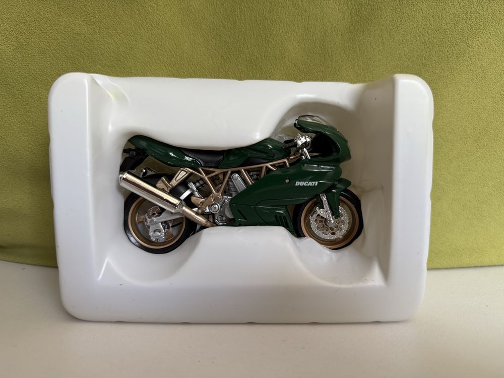 Model Ducati Supersport 1:18
