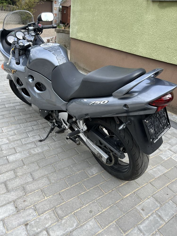 Motocykl Suzuki GSXF 750