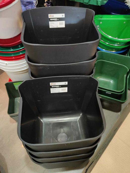 Koryto dla koni, bydła i owiec 15 l z korkiem spustowym