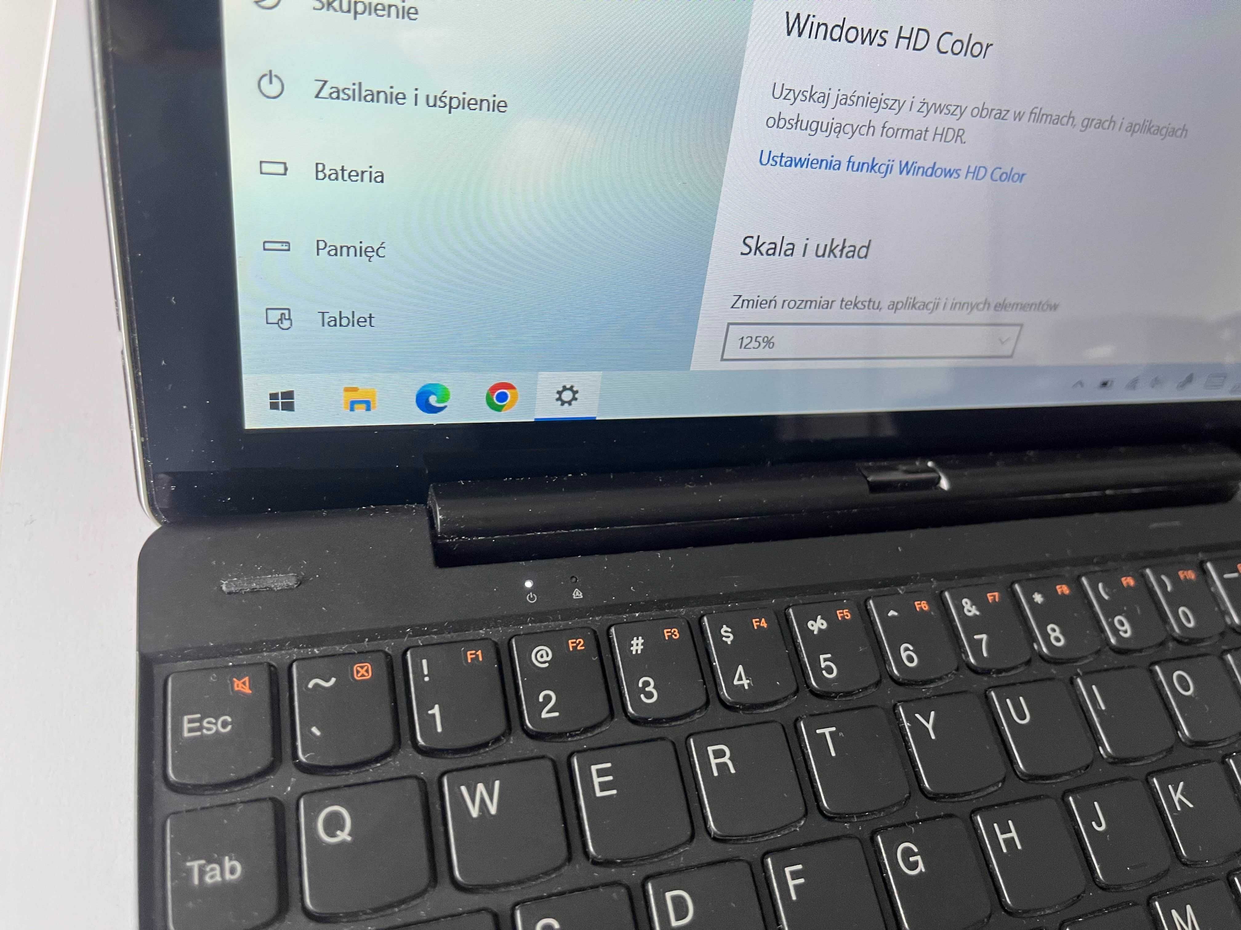 Tablet Lenovo Miix 300 z Windows 10 + klawiatura + akcesoria