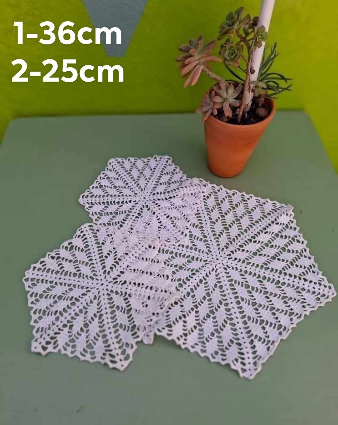 conjuntos de três naperons crochet Artesanal 
7.5 € cada conjunto 
(