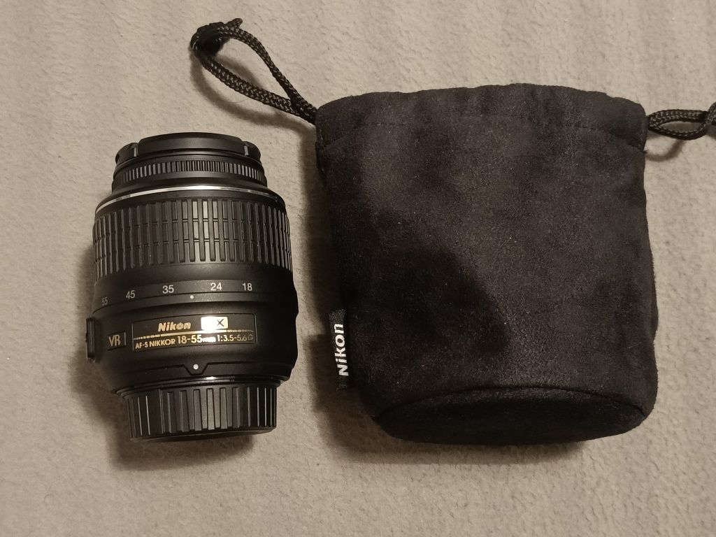Nikon D3000 (plus nikkor 18-70, nikkor 18-55)