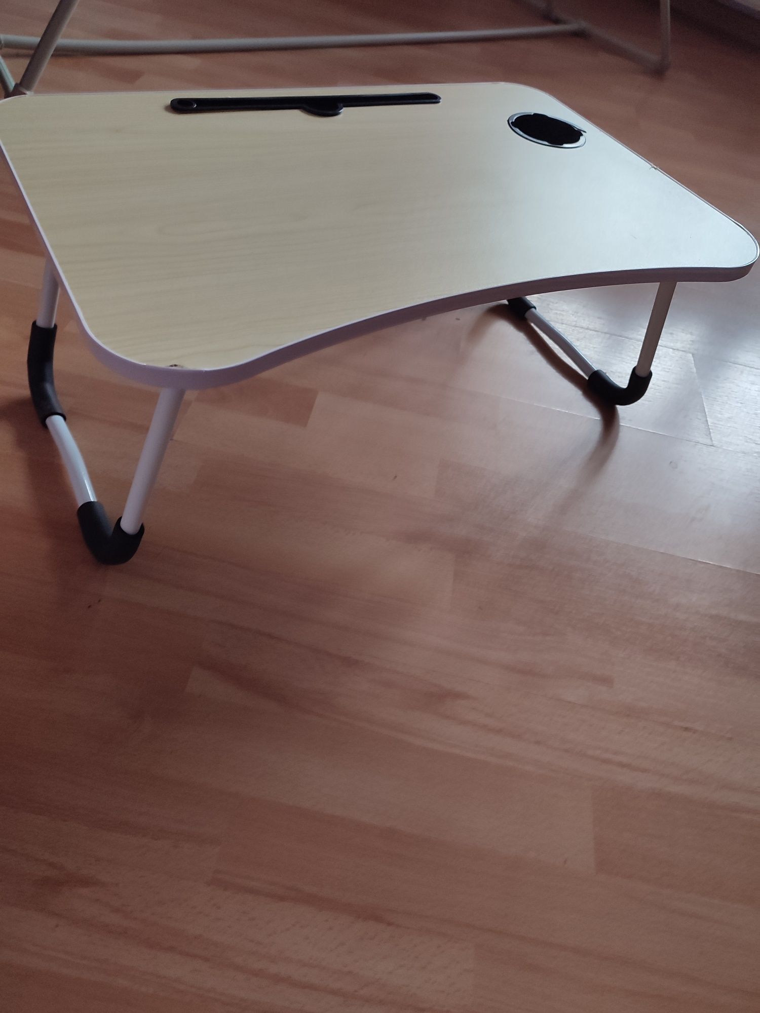 Столик для ноутбука