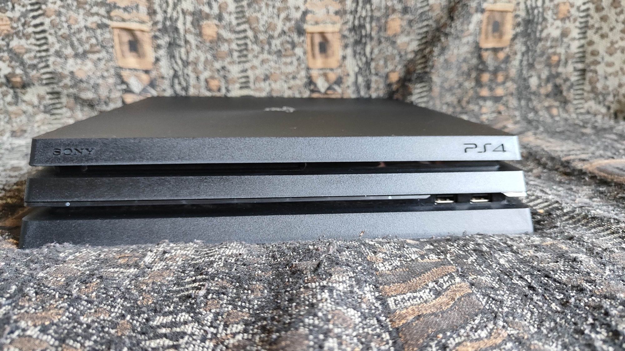 Sony PlayStation 4 pro + 2 dual shocka+ 2 ігри