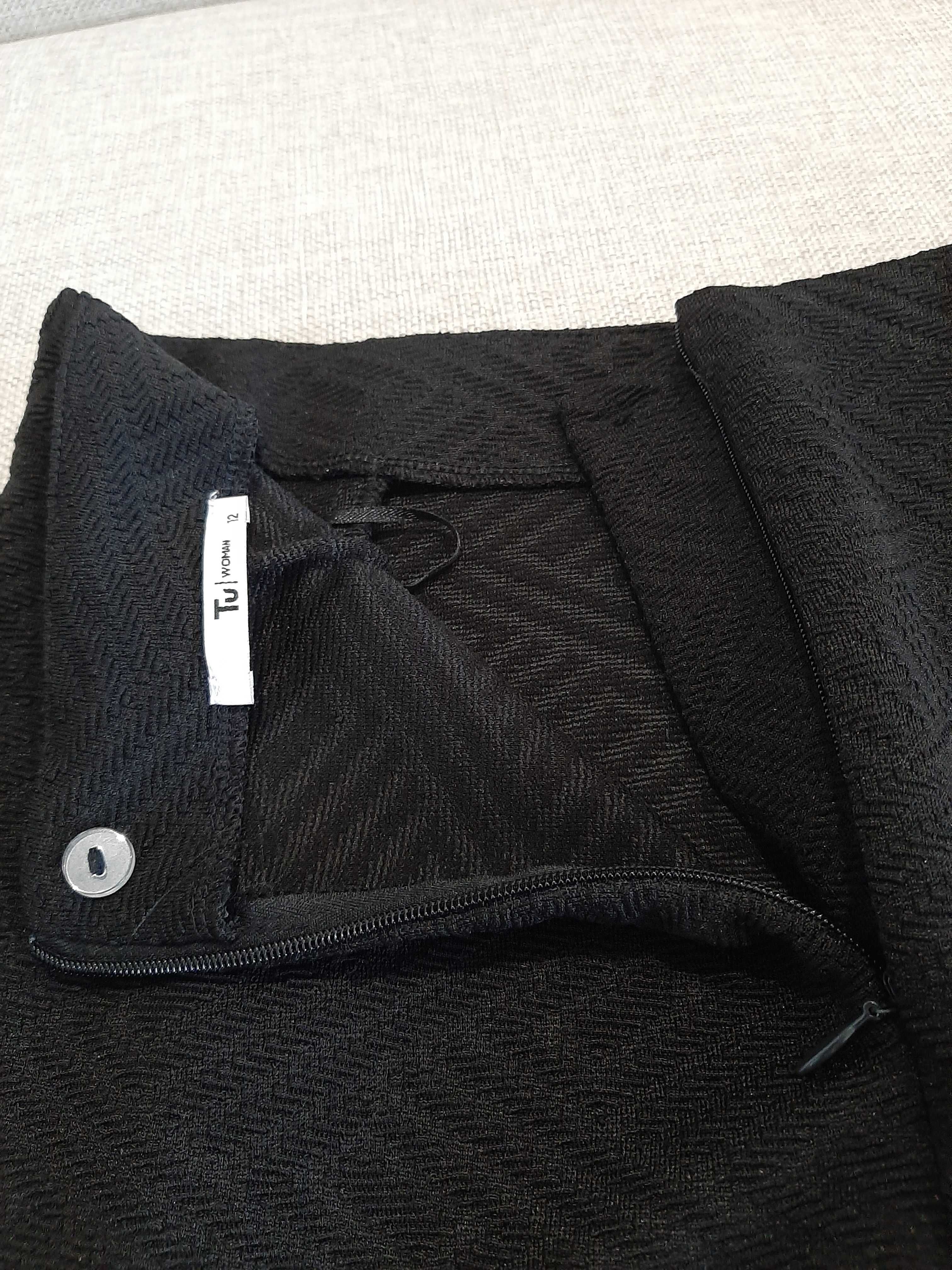 Czarna ołòwkowa spódnica TU - L