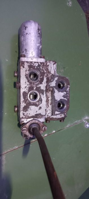 Rozdzielacz do c 330 c 328  zbiornik ursusa  .części