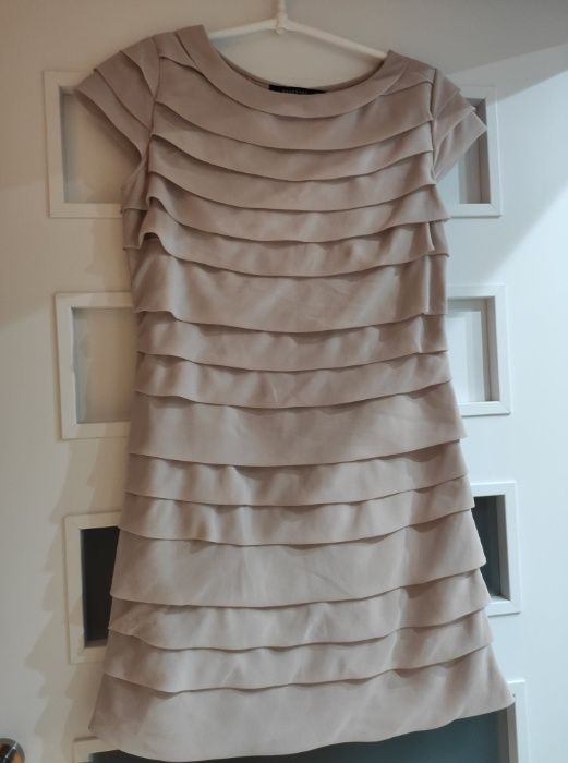 Pudrowa sukienka Reserved rozmiar 34