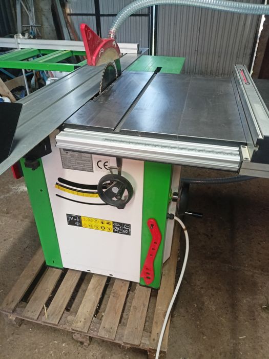 Piła formatowa z podcinakiem. Stołowa, tarczowa. Maszyna stolarska
