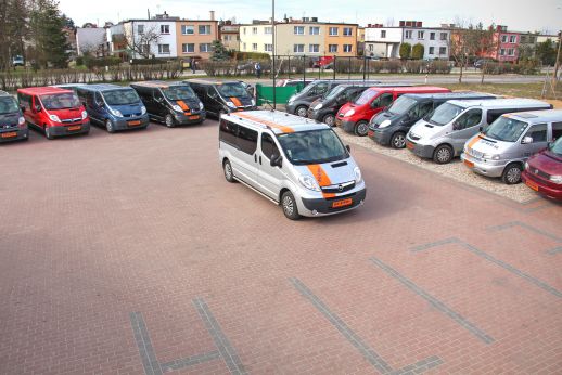 Wypożyczalnia wynajem busów osobowych i dostawczych samochodów