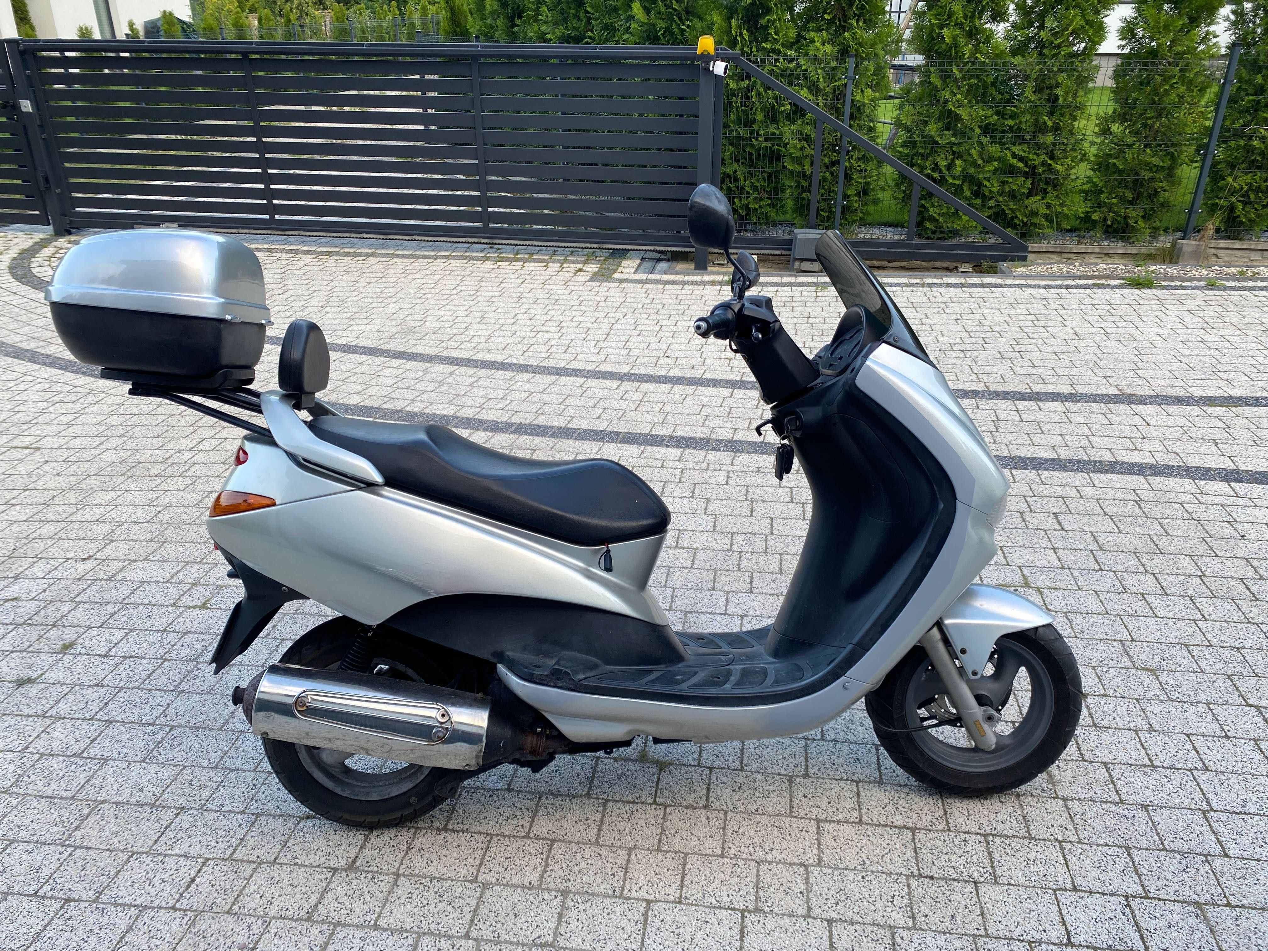 Skuter motocykl Peugeot Elyseo 125 cm3 srebrny 2004 rok produkcji