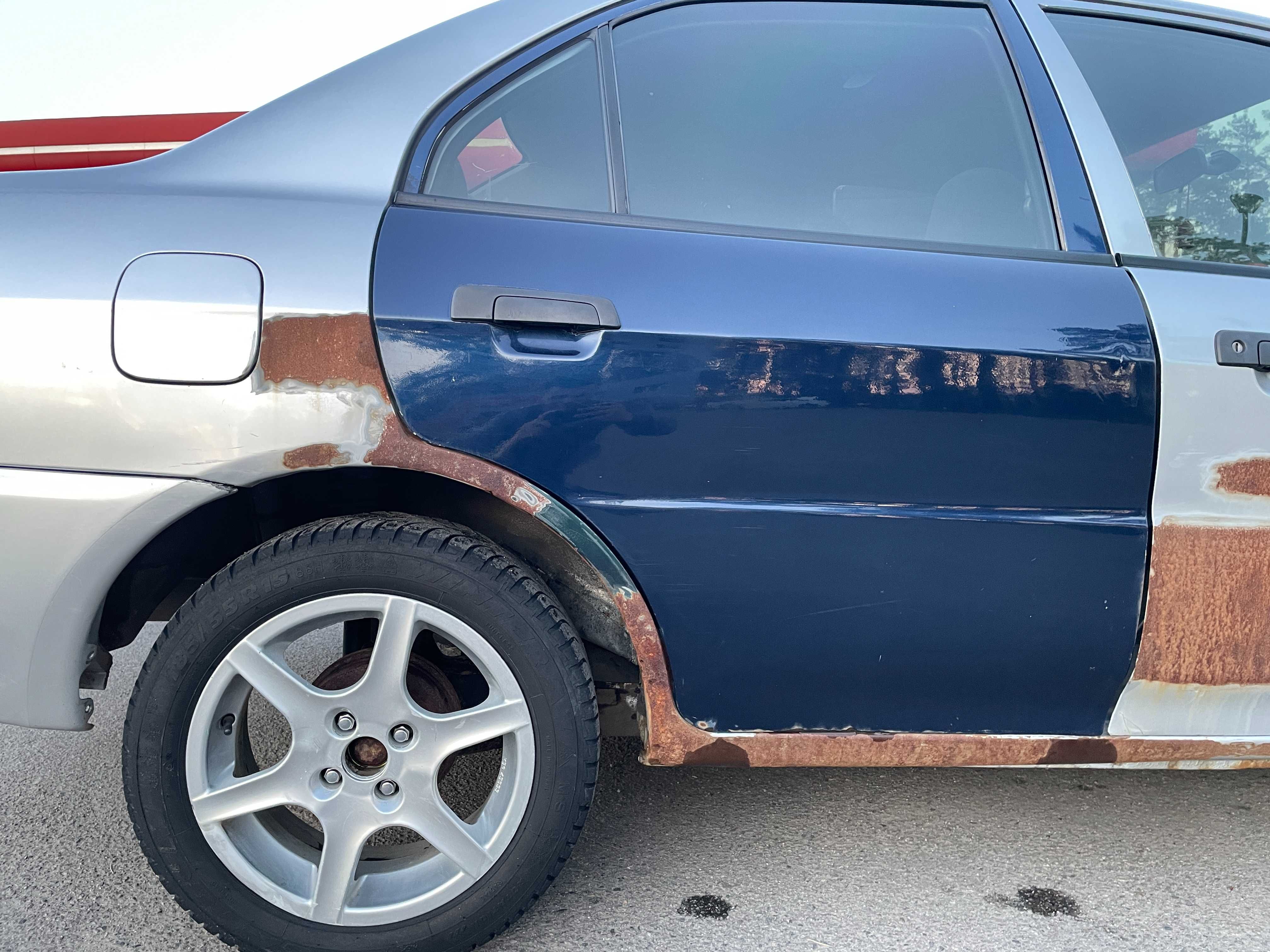 Mitsubishi Lancer 6 2001