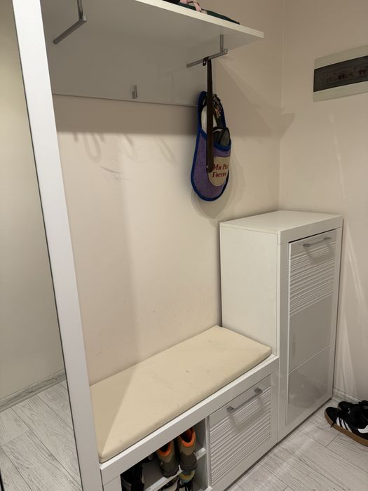 Стінка в коридор. Прихожа. Шафа