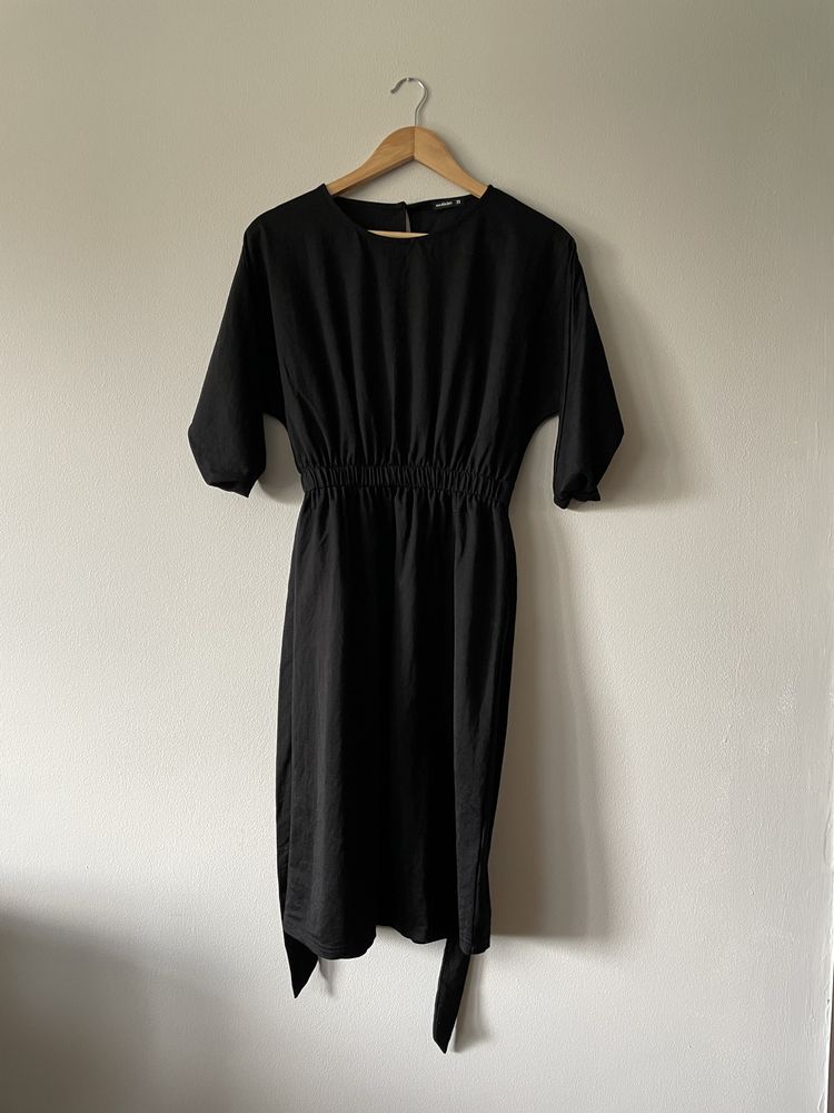 Czarna sukienka Medicine midi na lato minimalistyczna XS letnia modna