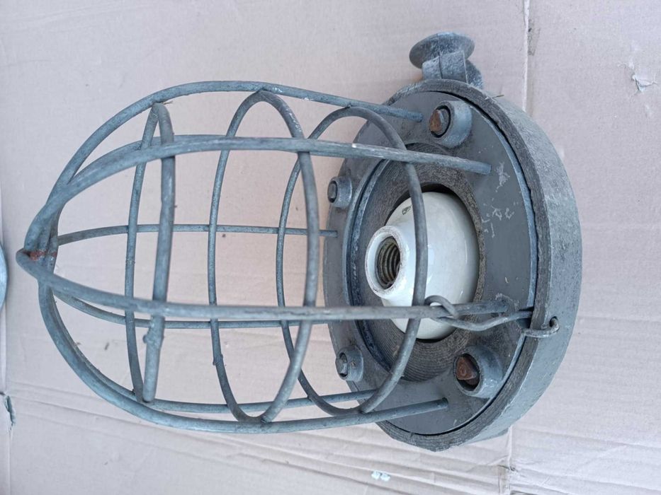 lampa przemysłowa industrialna