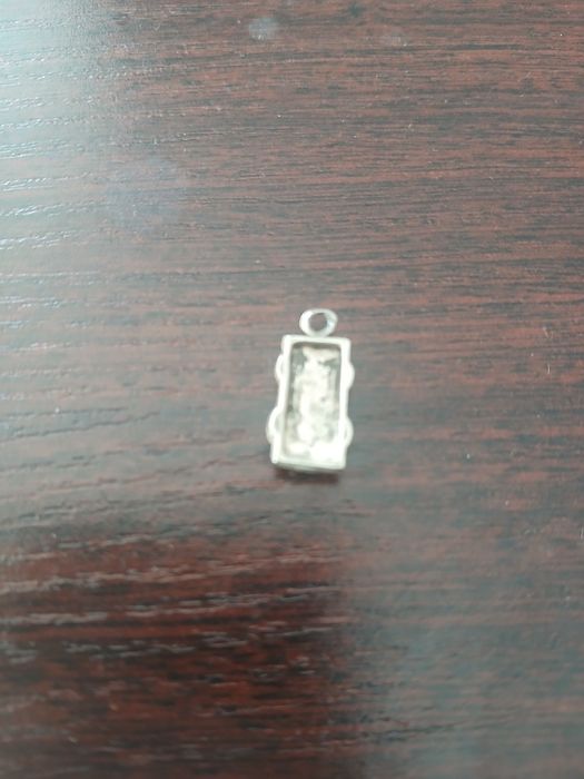 Zawieszka w kolorze srebrnym