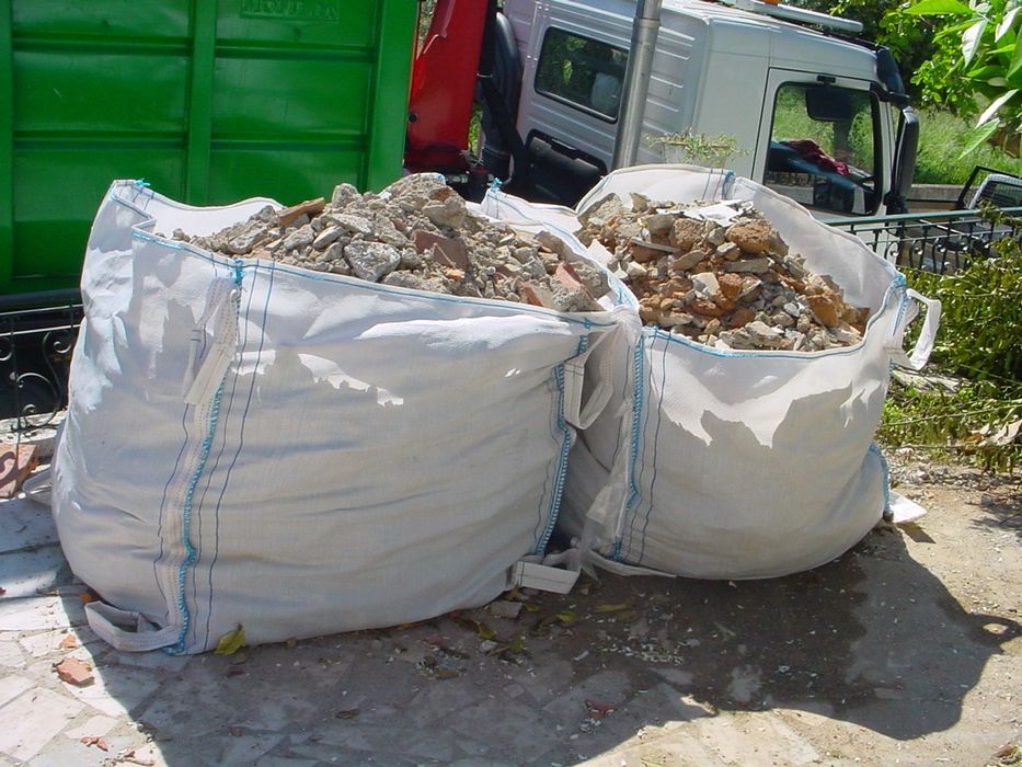 Fazemos recolha de entulho entre outros trabalhos