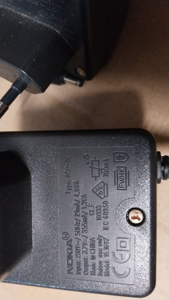 Trzy ładowarki Nokia typ ACP-7E